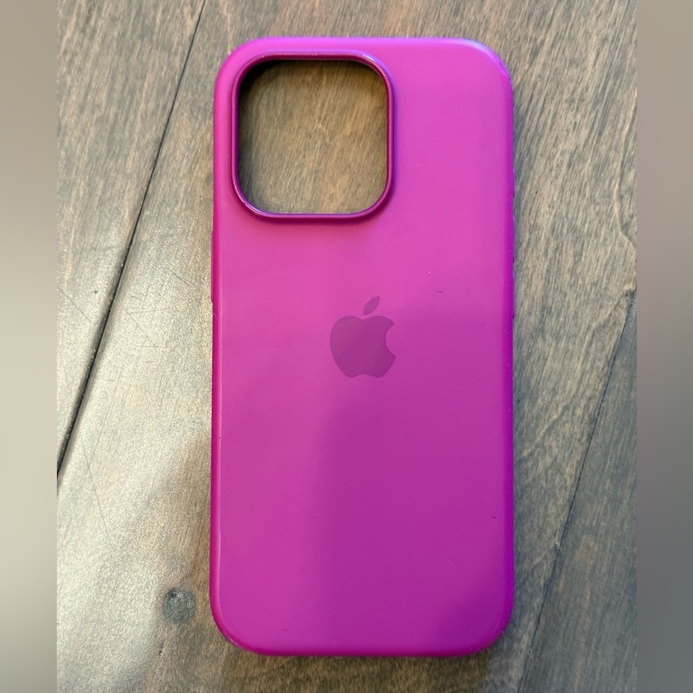 Apple iPhone 16 pro silicone Case, used